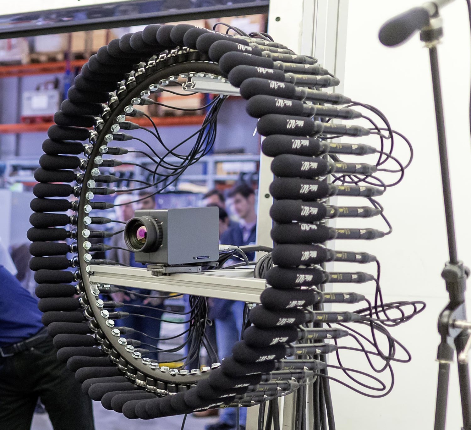 Acoustic camera in ring shape (64 channels) with a thermal camera located in its centre, ready for use in the climate chamber, Photo: AIT/Ludwig Schedl