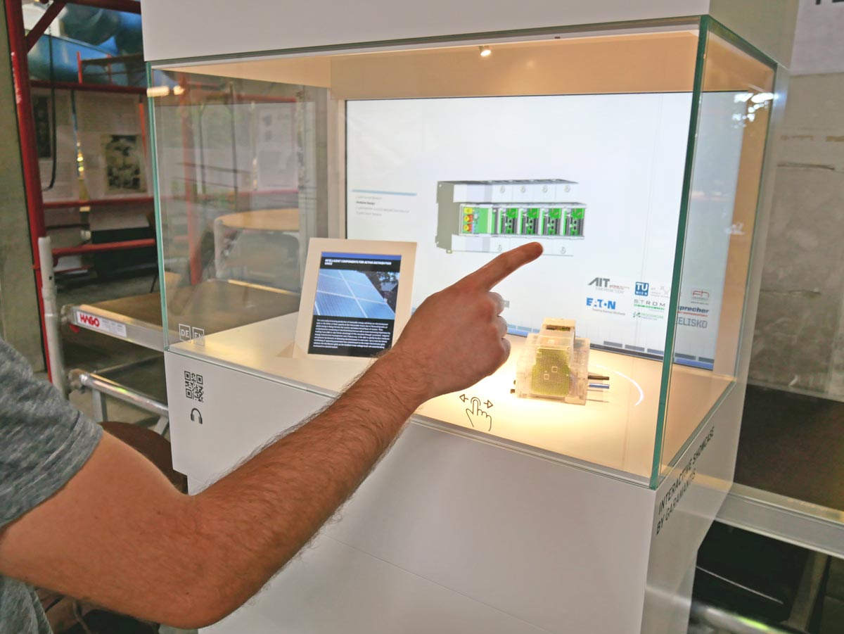 Digitale Vitrine mit Smart Breaker @ Ars Electronica Festival 2016, Foto: Ars Electronica Solutions / Garamantis