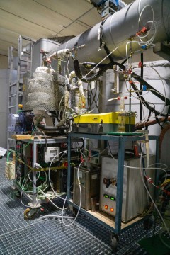 Test setup for adsorptive desulphurisation with online gas analysis (FTIR), photo: BEST / Lagler