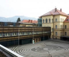 Holz/PV-Glasfassade Höhere Bundeslehranstalt für Forstwirtschaft Bruck a.d. Mur, Foto: AEE INTEC/Armin Knotzer