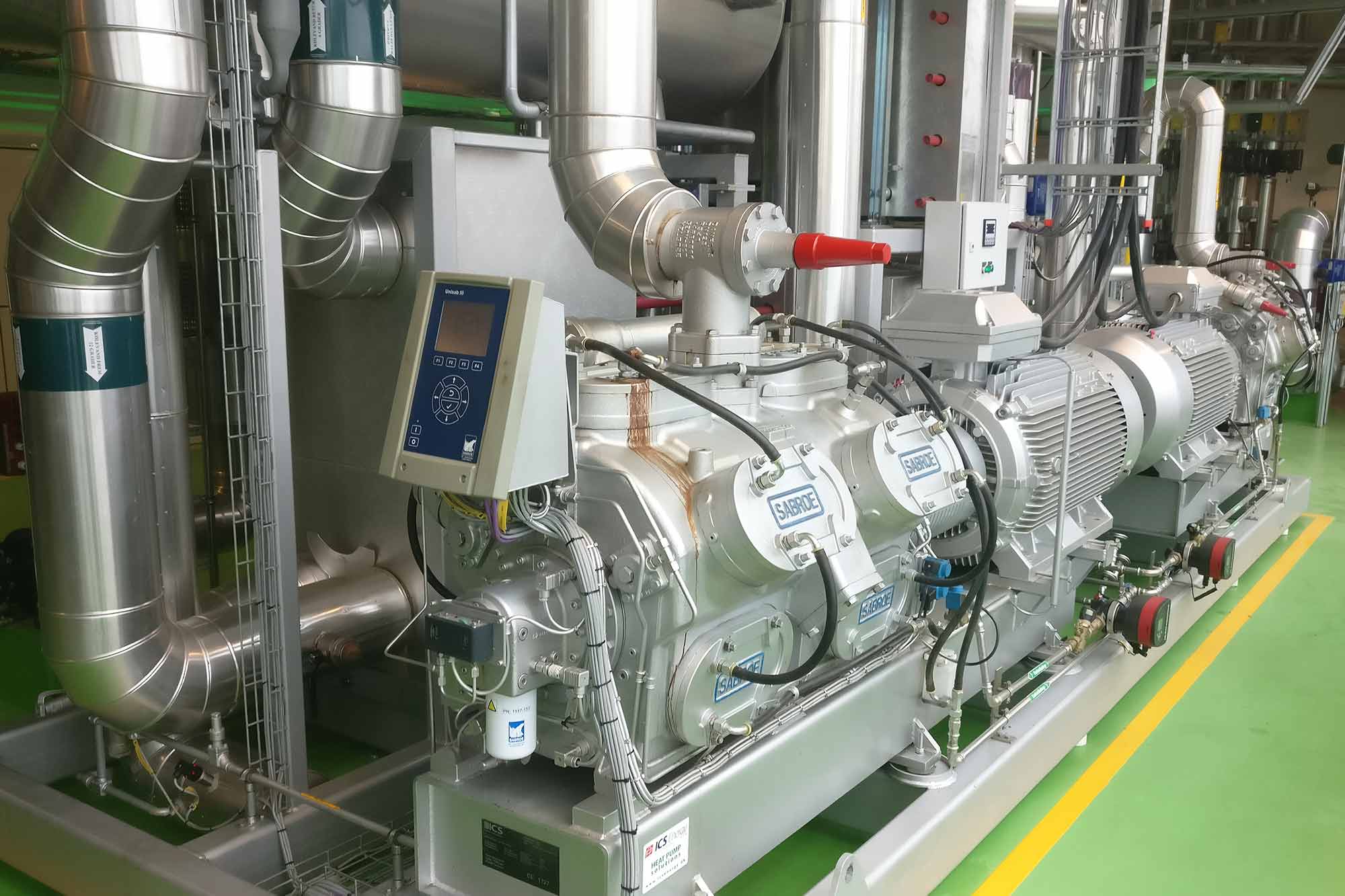 Heat pump for feeding waste heat into district heating networks, photo: 4ward Energy Research GmbH