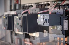 Steuerungen in einer intelligenten Ortsnetzstation, Foto: AIT / Oleksandr Melnyk