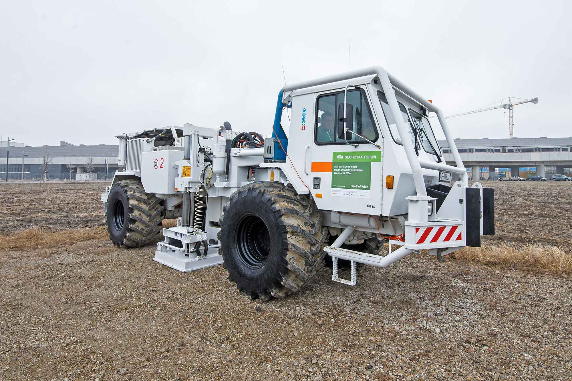 GeoTief “pulse vehicle” for taking seismic measurements in the Vienna region, photo: Wien Energie/Christian Hofer