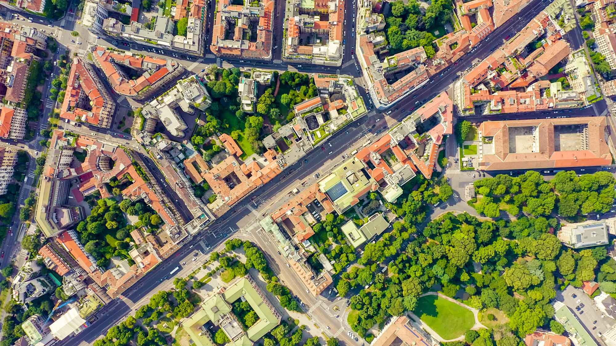 Durch die Nutzungsdichte und die kurzen Wege bieten urbane Räume große Chancen, Ressourcen einzusparen und die Umwelt zu schonen, Foto: stock.adobe.com