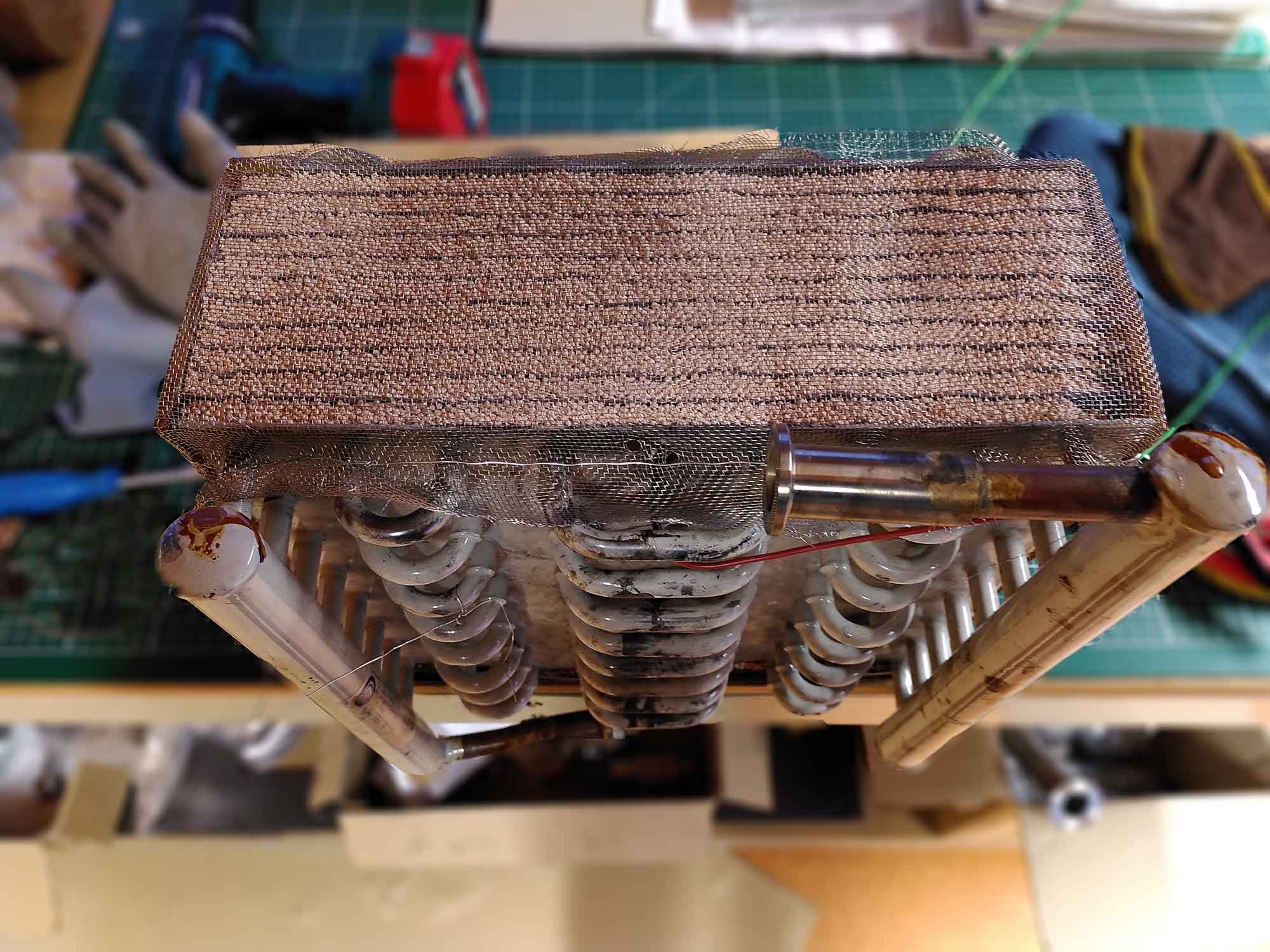 Funktionsmuster des Wärmespeichers, gefüllt mit Zeolith-Körnchen. Foto: SorSens Endbericht/AEE INTEC