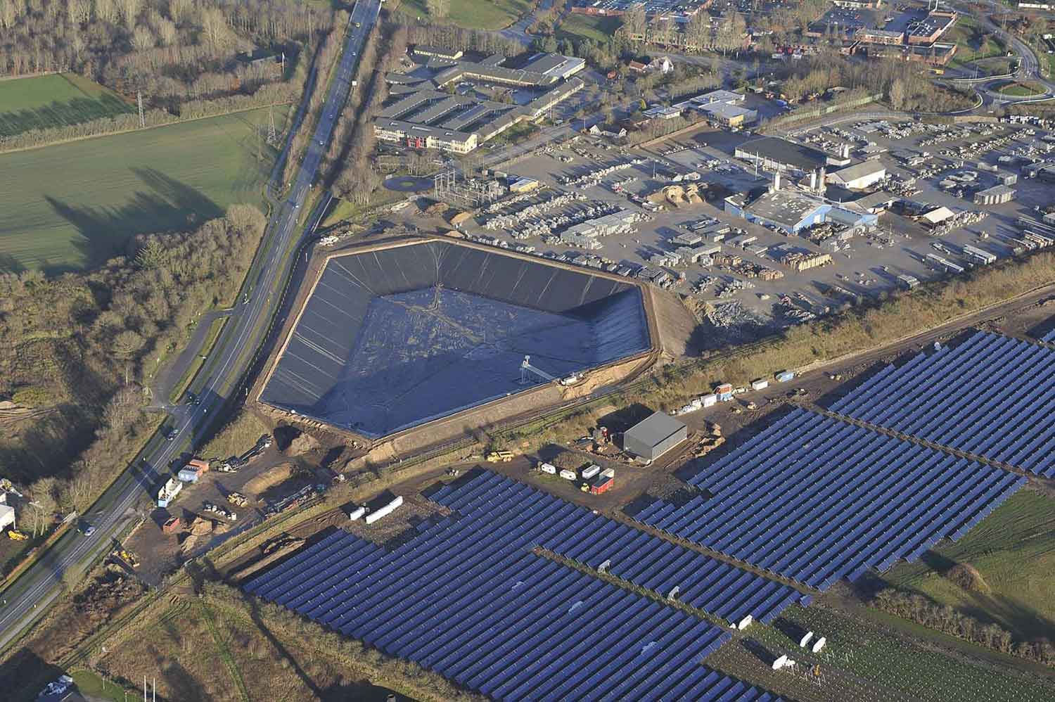 Wärmespeicher und Solarkollektoren, Foto: Arcon-Sunmark
